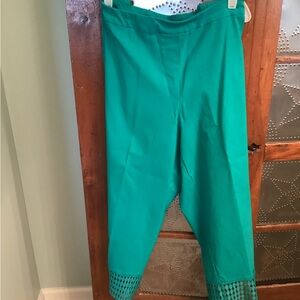 Green Zac & Rachel pull on capris